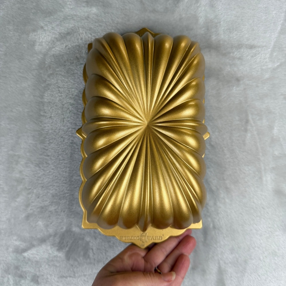 Bread pan Nordic Ware Classic Fluted Loaf Pan 6 Cup Gold Cast Aluminum Non-Stick